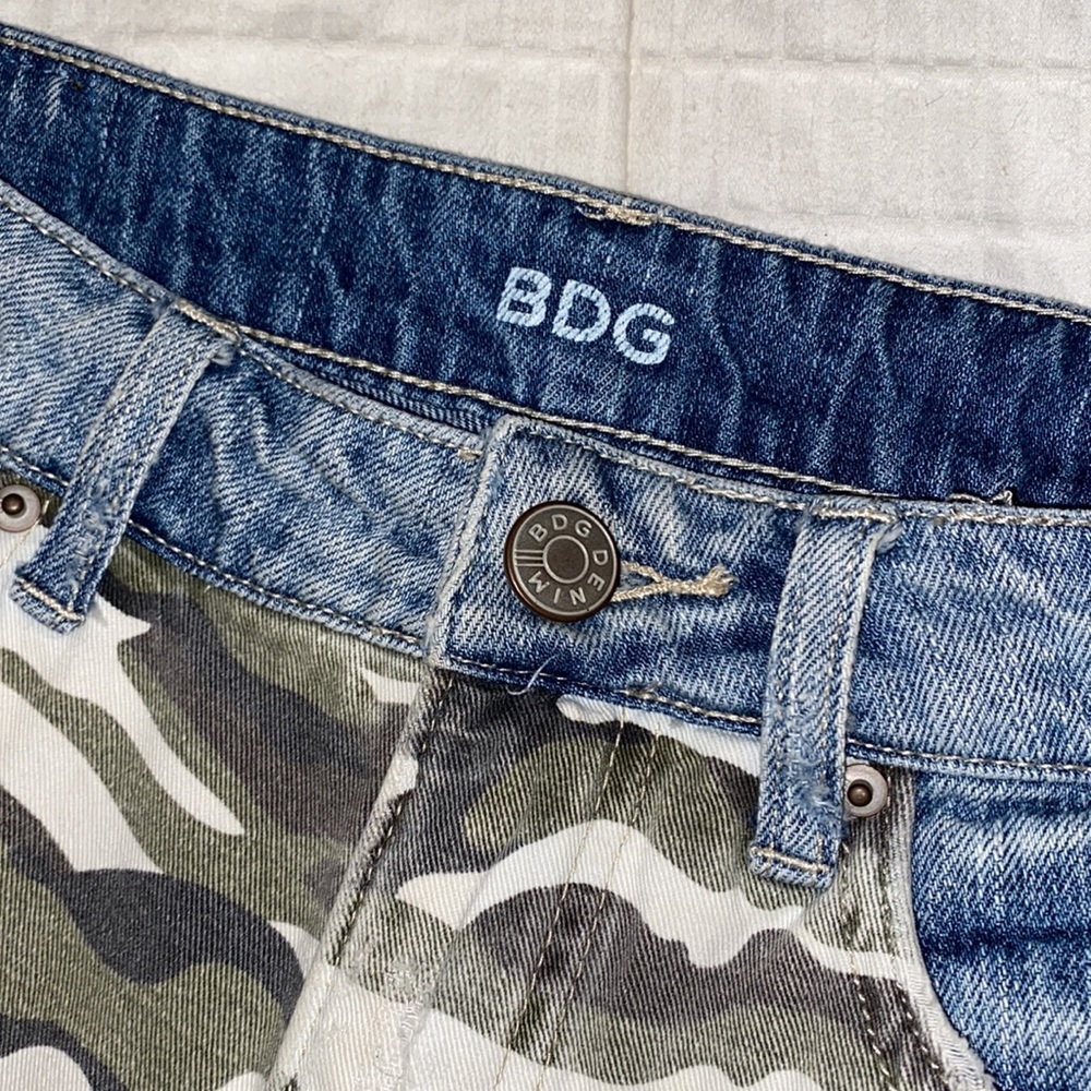 Camo & Jean High Rise Shorts - Picture 5 of 9